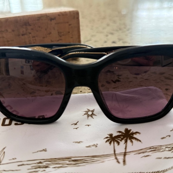 Women’s Costa Sunglasses - Picture 1 of 7